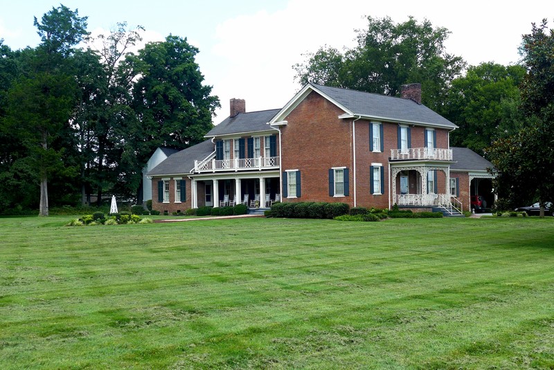 1830 Antebellum For Sale in Trenton, Kentucky