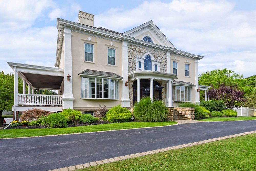 1873 Colonial For Sale in West Islip, New York