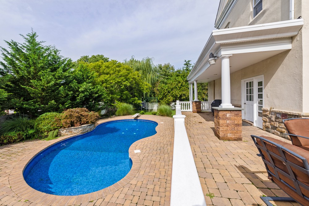 1873 Colonial For Sale in West Islip, New York