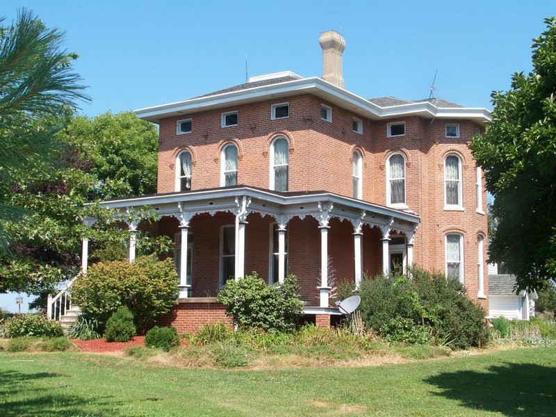 Historic Home For Sale in Indianola, Illinois