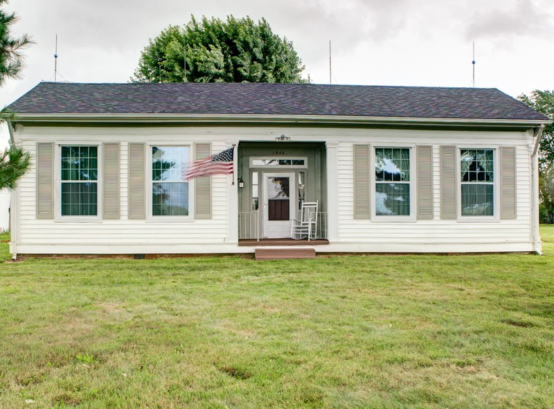 1846 Colonial For Sale in Morristown, Indiana