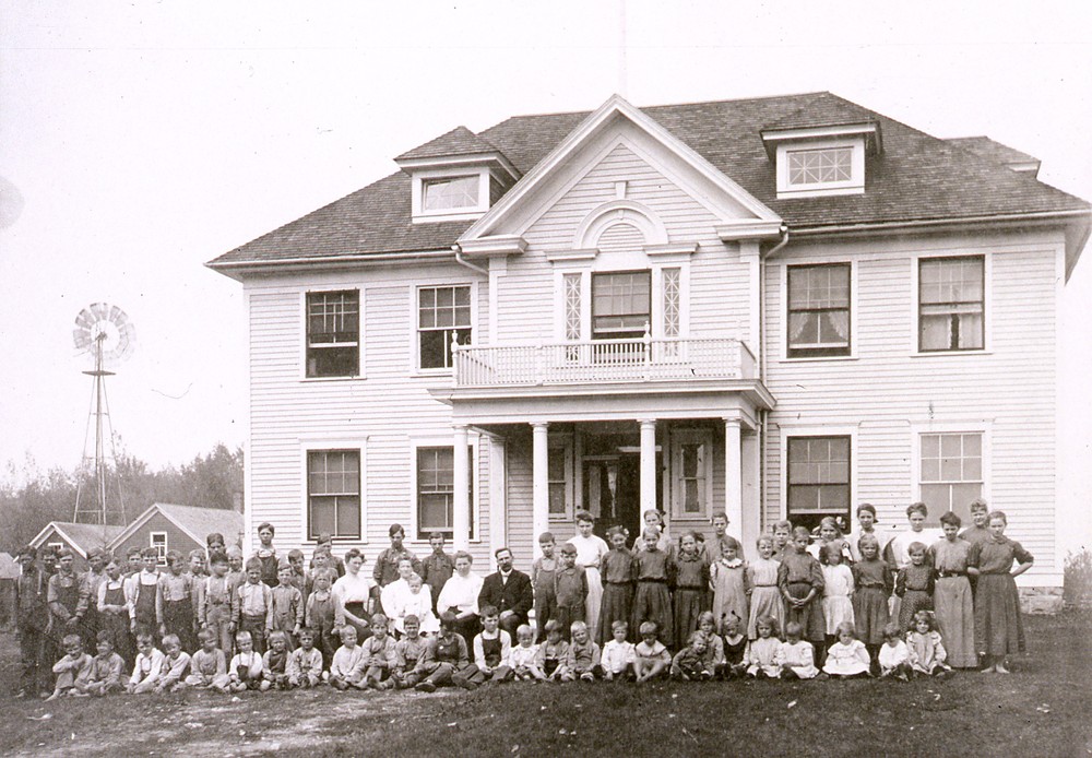 1899 Colonial Revival For Sale in Vasa Township, Minnesota
