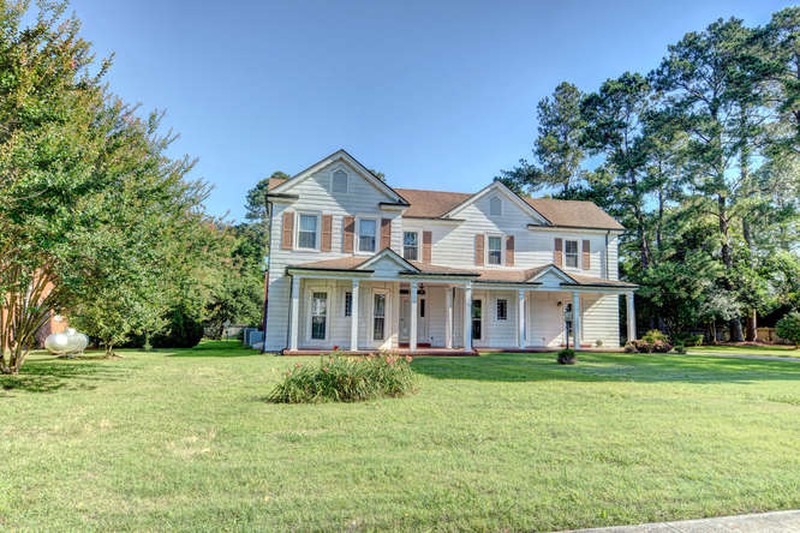 c. 1911 Farmhouse For Sale in Rose Hill, North Carolina