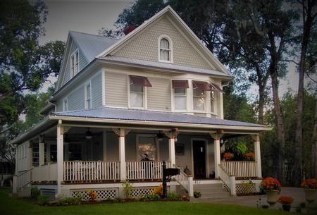 1905 Victorian: Folk photo