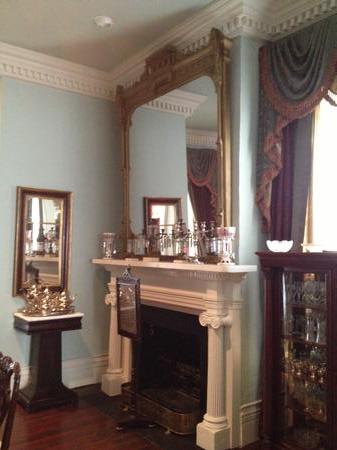 Formal Dinning Room Mantle