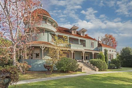 1887 Victorian: Queen Anne photo