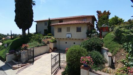 Gated Driveway & Garage for Limousine