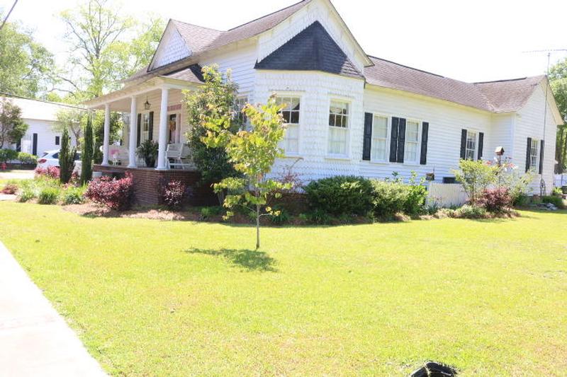 1888 Farmhouse For Sale in Ehrhardt, South Carolina