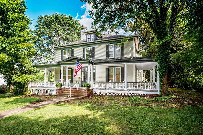 c. 1904 Colonial For Sale in Bedford, Virginia