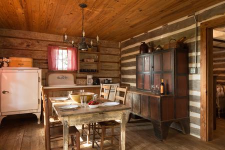 A log cabin Texas Inn 