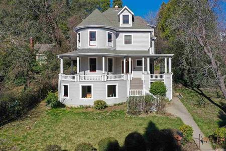 1895 Victorian: Queen Anne photo