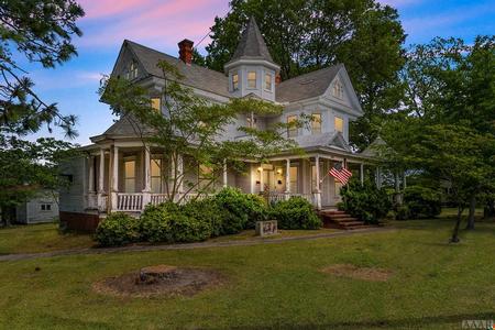 1904 Victorian: Queen Anne photo