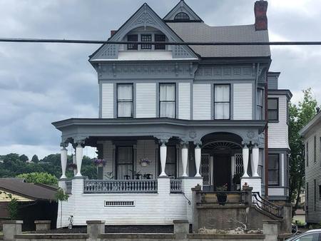 1885 Victorian: Queen Anne photo