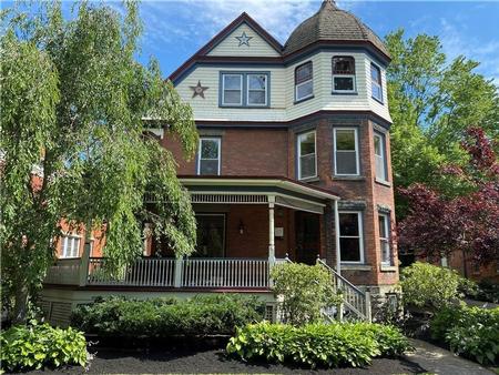 1865 Victorian: Queen Anne photo