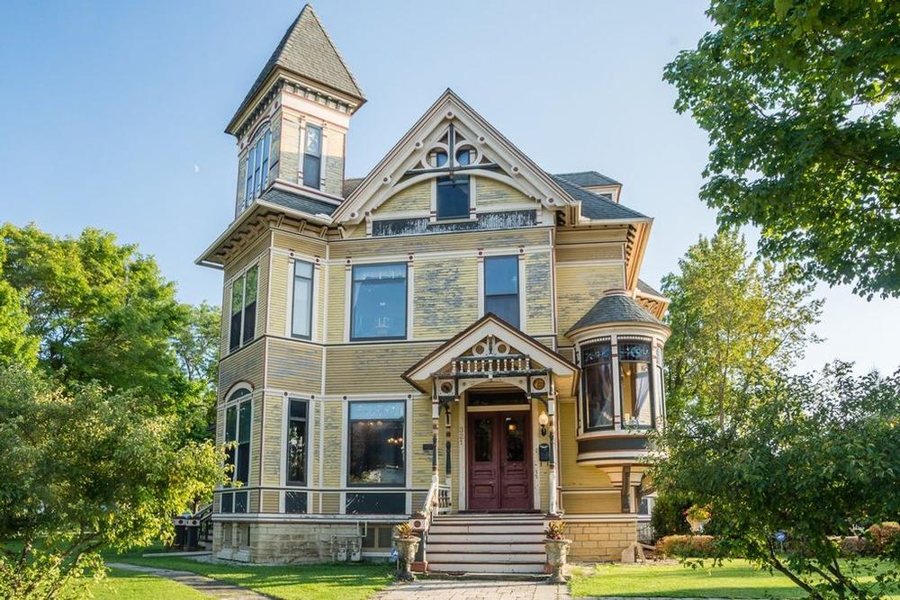 1885 Victorian For Sale in Marengo, Illinois