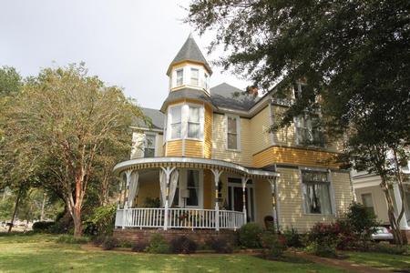 1900 Victorian: Queen Anne photo