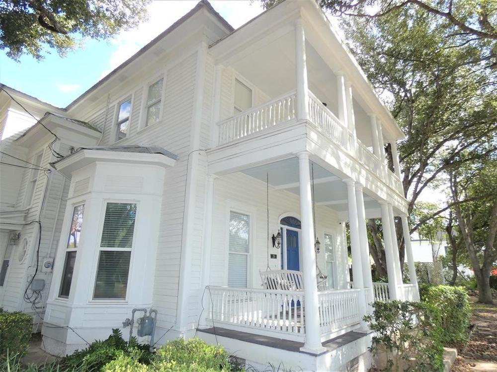 1905 Colonial For Sale in Beeville, Texas