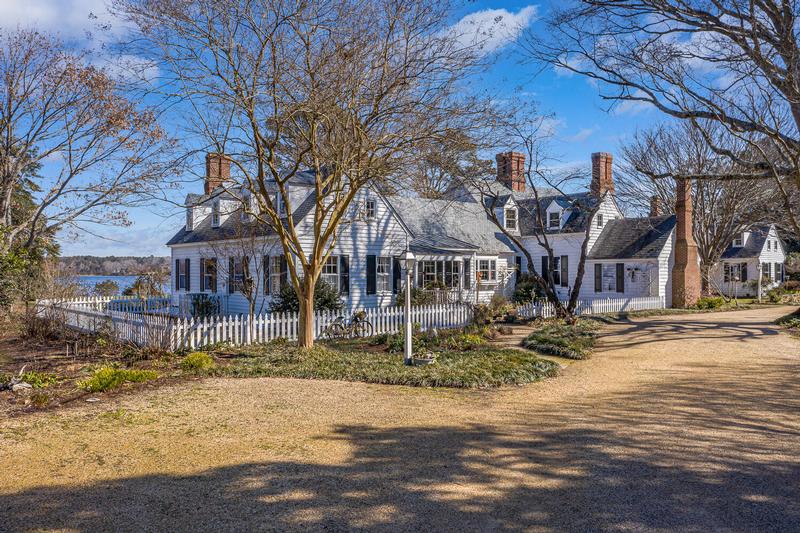 Dunham Massie, circa 1845 w/Additions on Private 51 Acre Peninsula