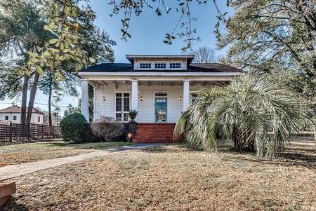 1906 Bungalow photo