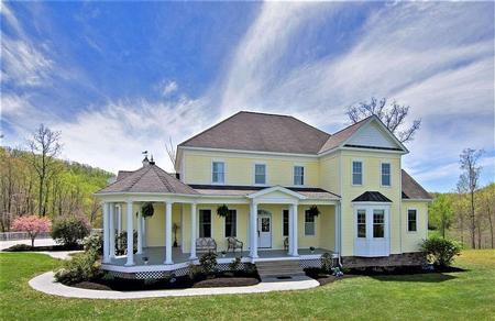 2004 Victorian-Style Farmhouse photo