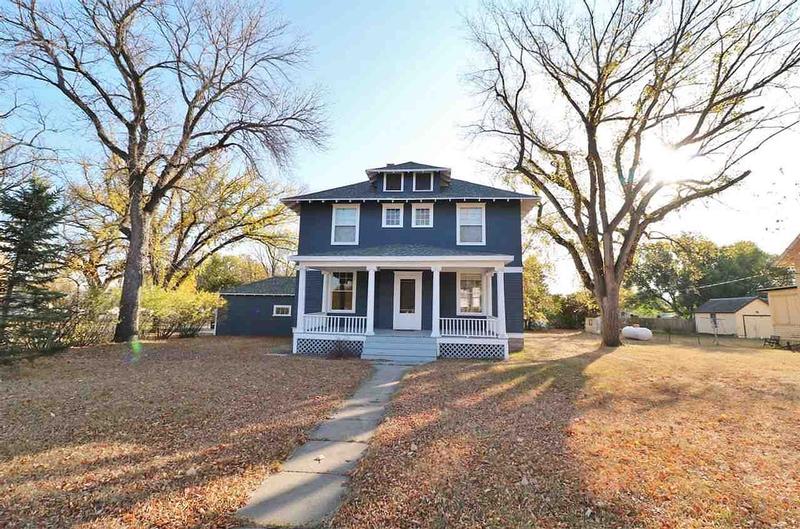 1909 American Foursquare For Sale in Towner, North Dakota