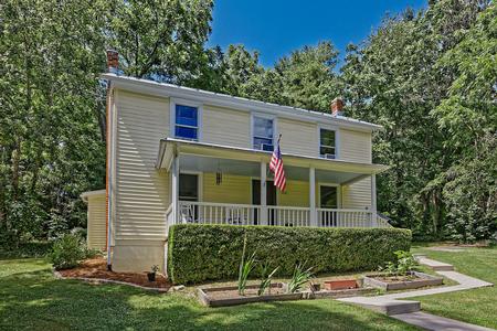 1910 Colonial Farmhouse photo