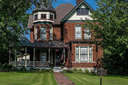 1883 Victorian: Queen Anne photo