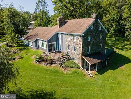 1800 Colonial Farmhouse photo