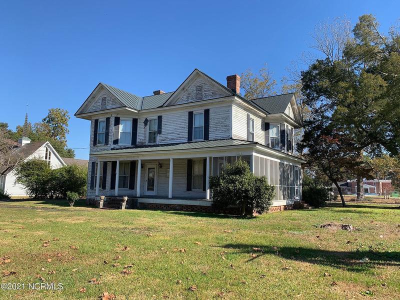 1906 Late Victorian For Sale in Pollocksville, North Carolina
