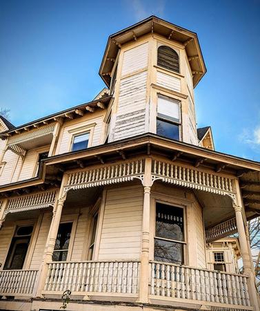 1884 Victorian: Queen Anne photo