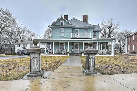 1890 Victorian: Queen Anne photo