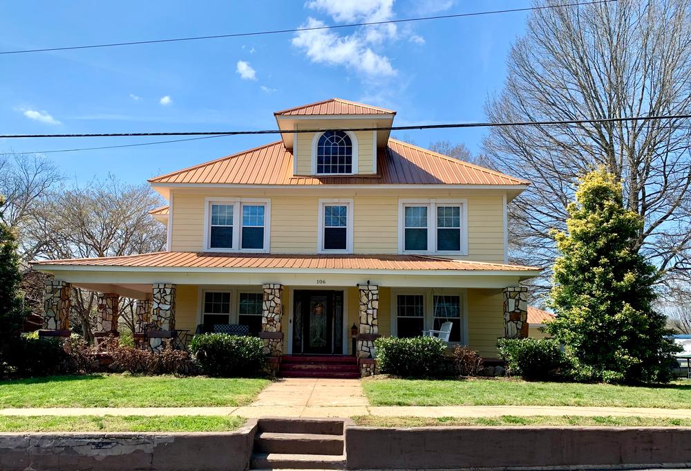 c. 1904 Victorian Cottage For Sale in Maiden, North Carolina