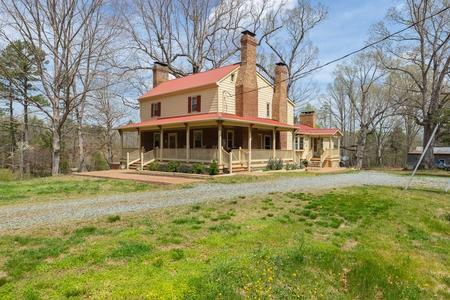 1795 Farmhouse photo