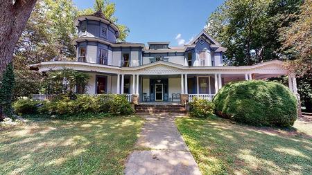 1880 Victorian: Queen Anne photo