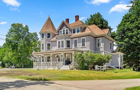 1892 Victorian: Queen Anne photo