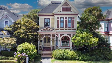 1893 Victorian: Eastlake photo