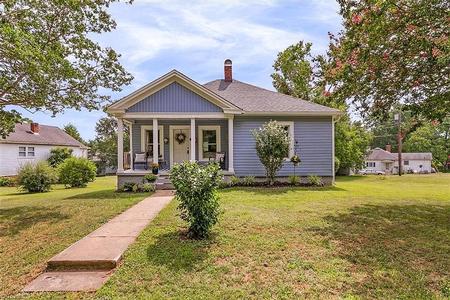 1922 Bungalow photo