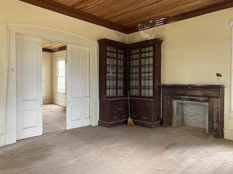 1834 Colonial Farmhouse Off Market in Pine Apple, Alabama