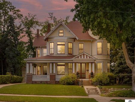 1890 Victorian: Queen Anne photo