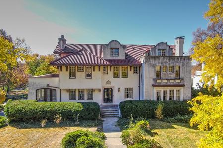 1911 Mission Style photo