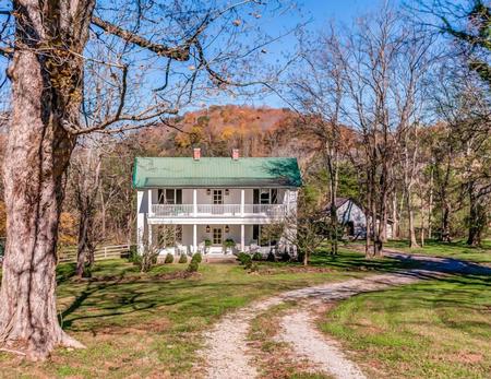 1920 Colonial Farmhouse photo