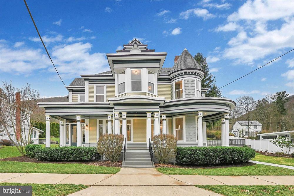1903 Queen Anne Victorian For Sale in Gordon, Pennsylvania