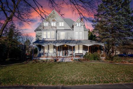 1884 Victorian: Queen Anne photo