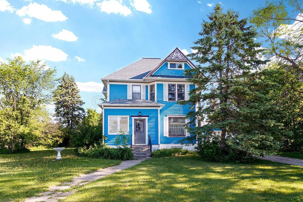 1913 Late Victorian Under Contract in Ulen, Minnesota
