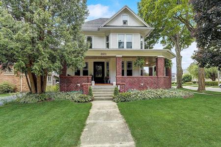 1920 Victorian: Queen Anne photo