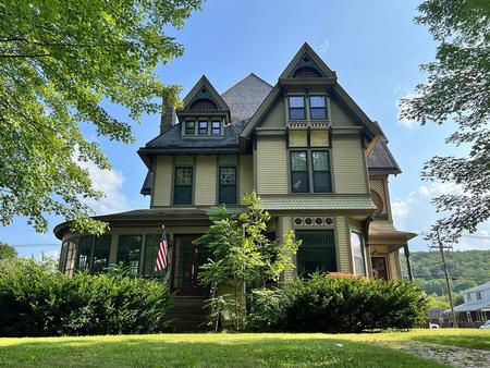 1890 Victorian: Queen Anne photo