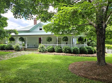 1890 Farmhouse photo