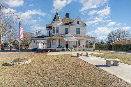 1900 Victorian: Queen Anne photo