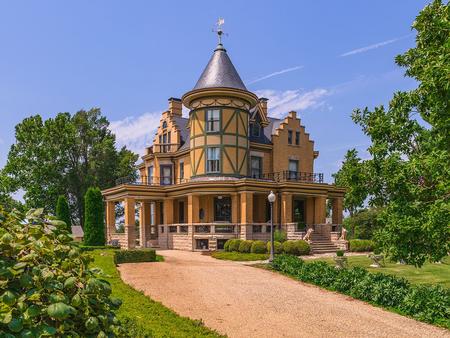 1890 Victorian: Queen Anne photo