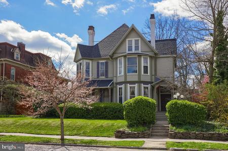 1886 Victorian: Queen Anne photo